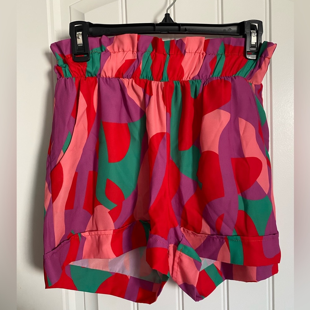 NWOT. High Waisted paper bag shorts.